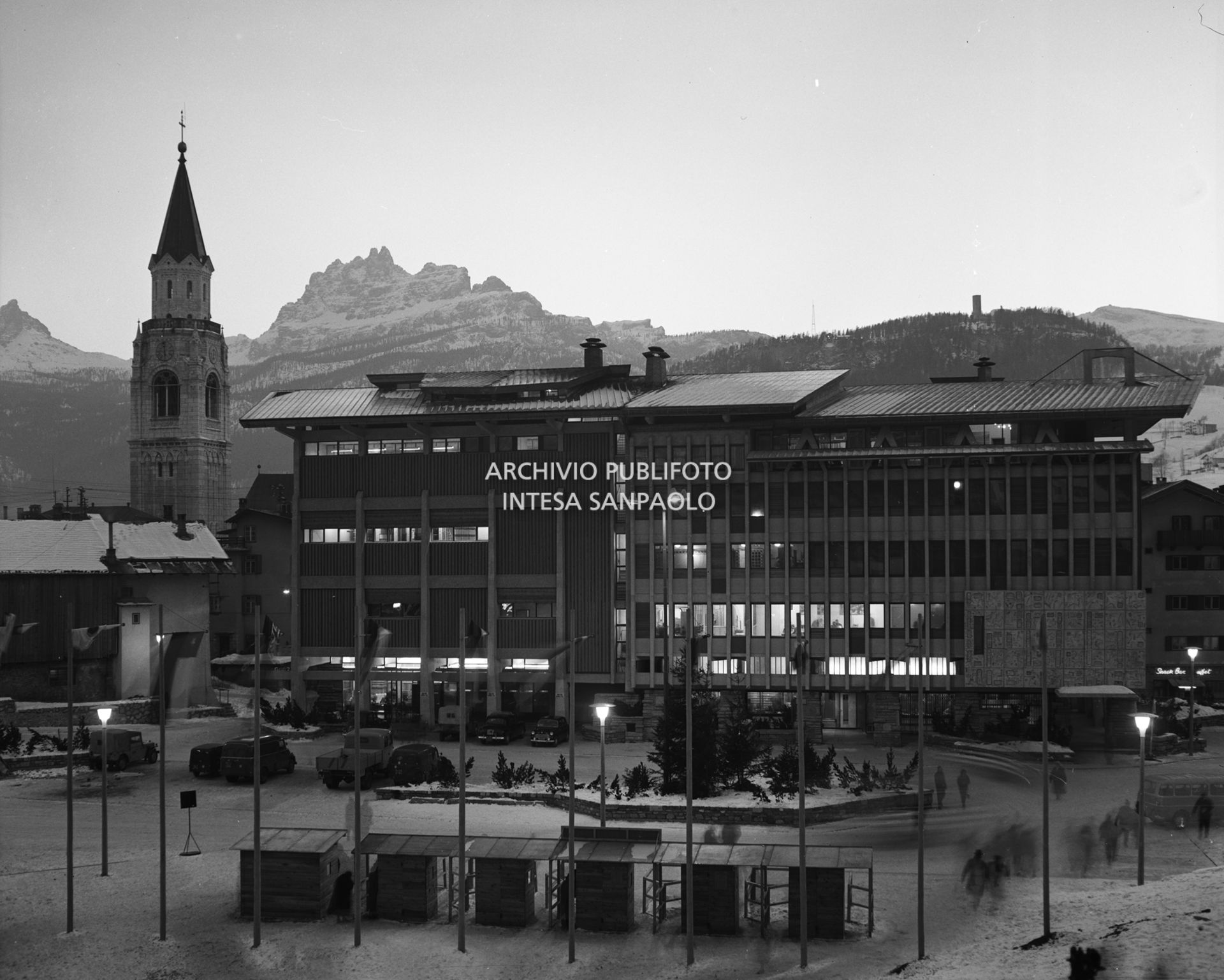 Il Palazzo delle poste e delle telecomunicazioni a Cortina d'Ampezzo in largo delle Poste