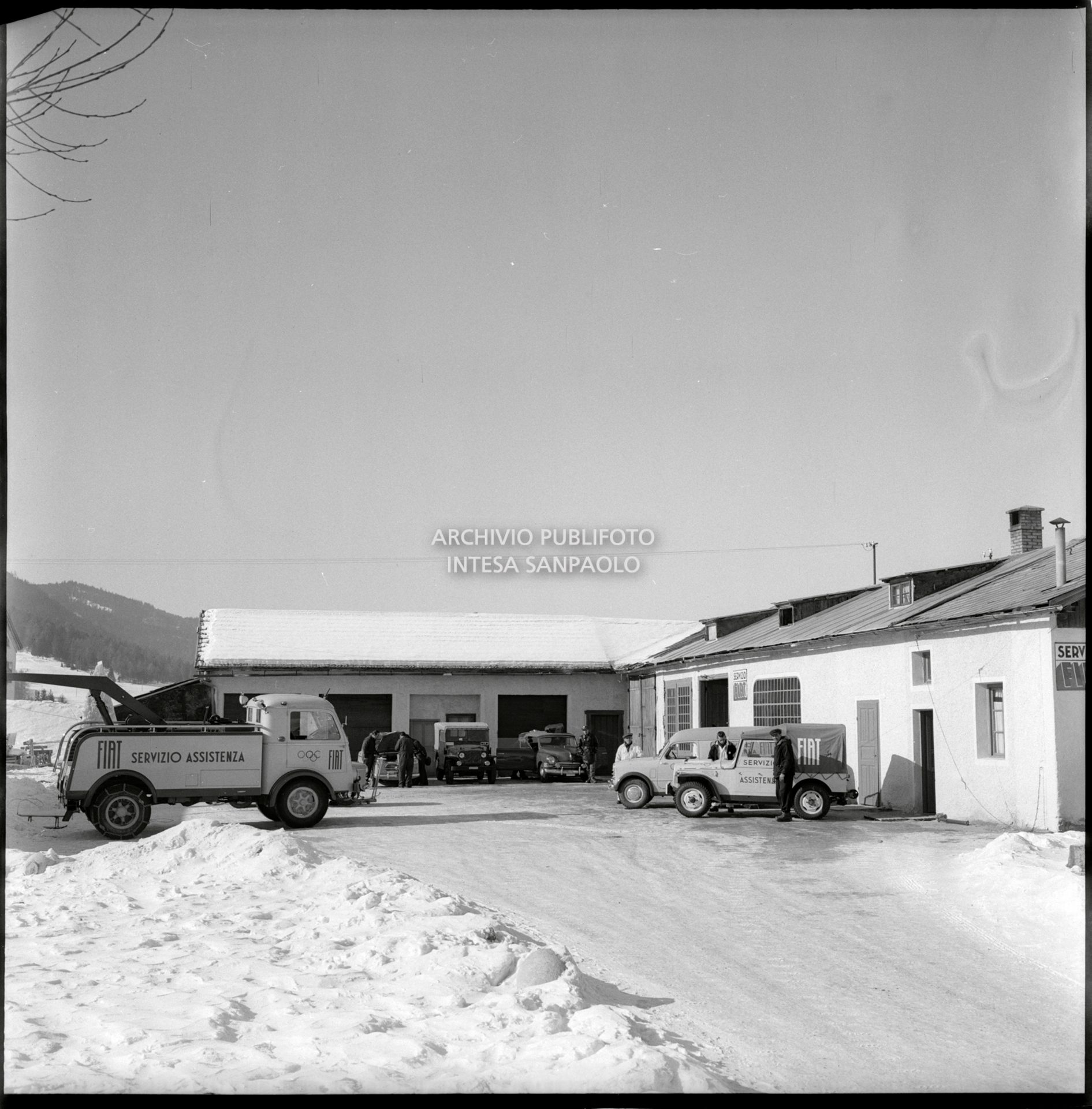 Mezzi del servizio assistenza Fiat attivato per i VII Giochi olimpici invernali di Cortina d'Ampezzo