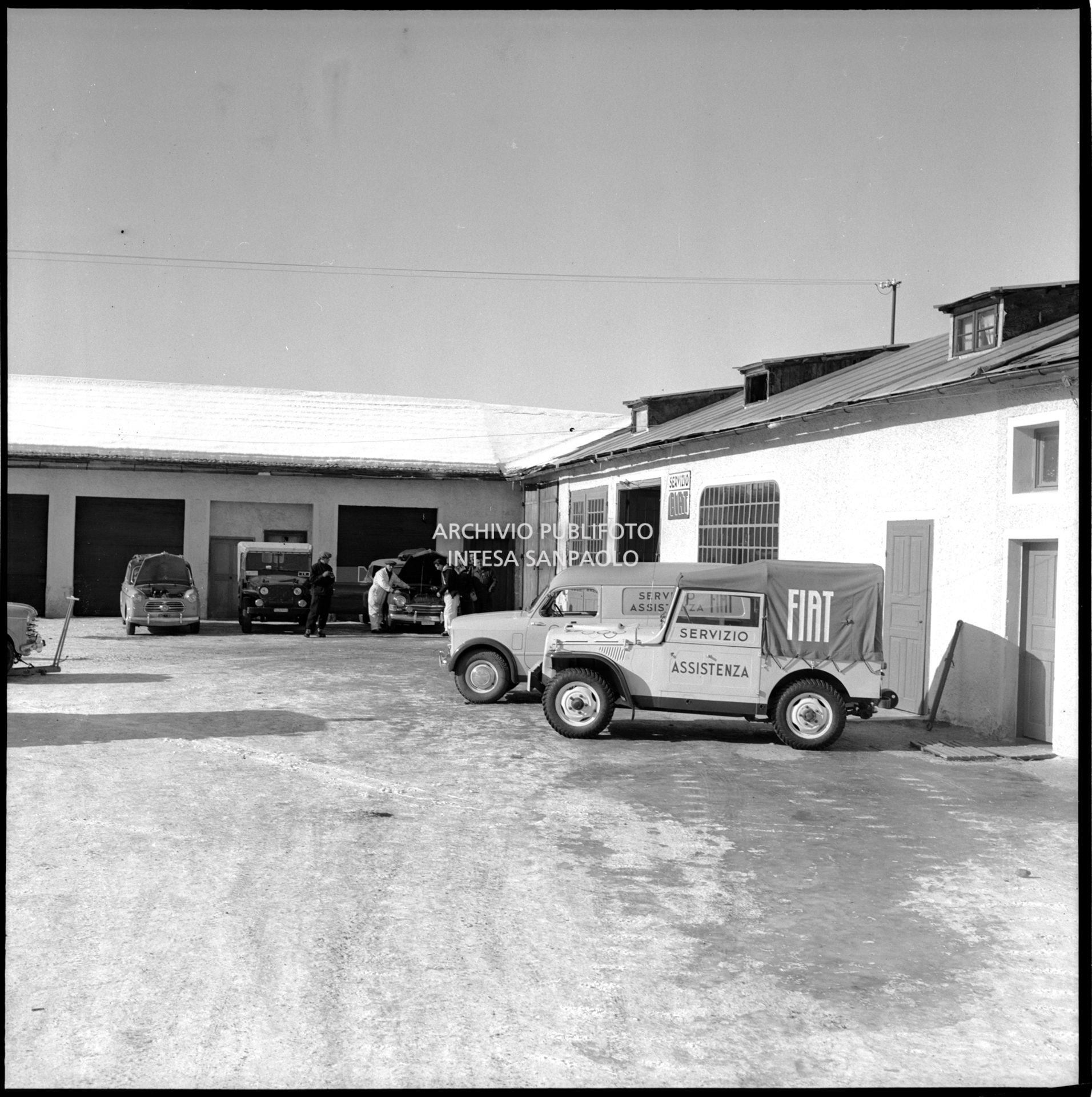 Mezzi del servizio assistenza Fiat attivato per i VII Giochi olimpici invernali di Cortina d'Ampezzo