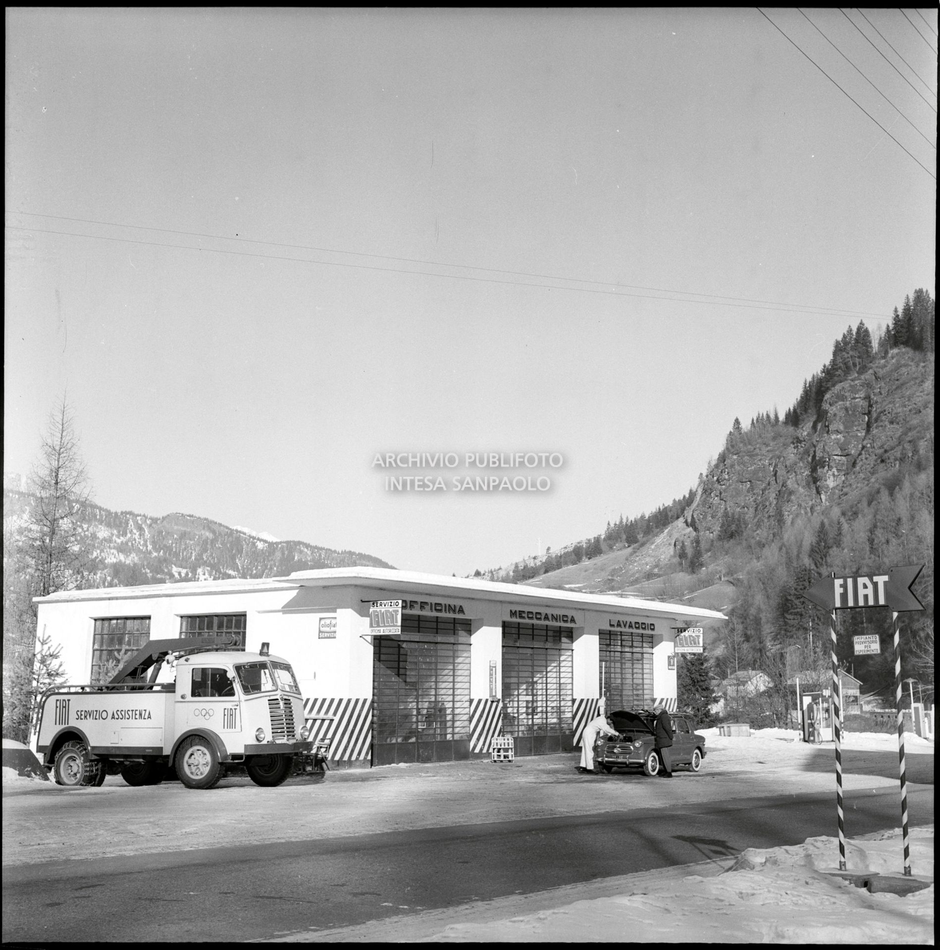 Officina autorizzata Fiat in servizio sperimentale nei giorni dei VII Giochi olimpici invernali di Cortina d'Ampezzo