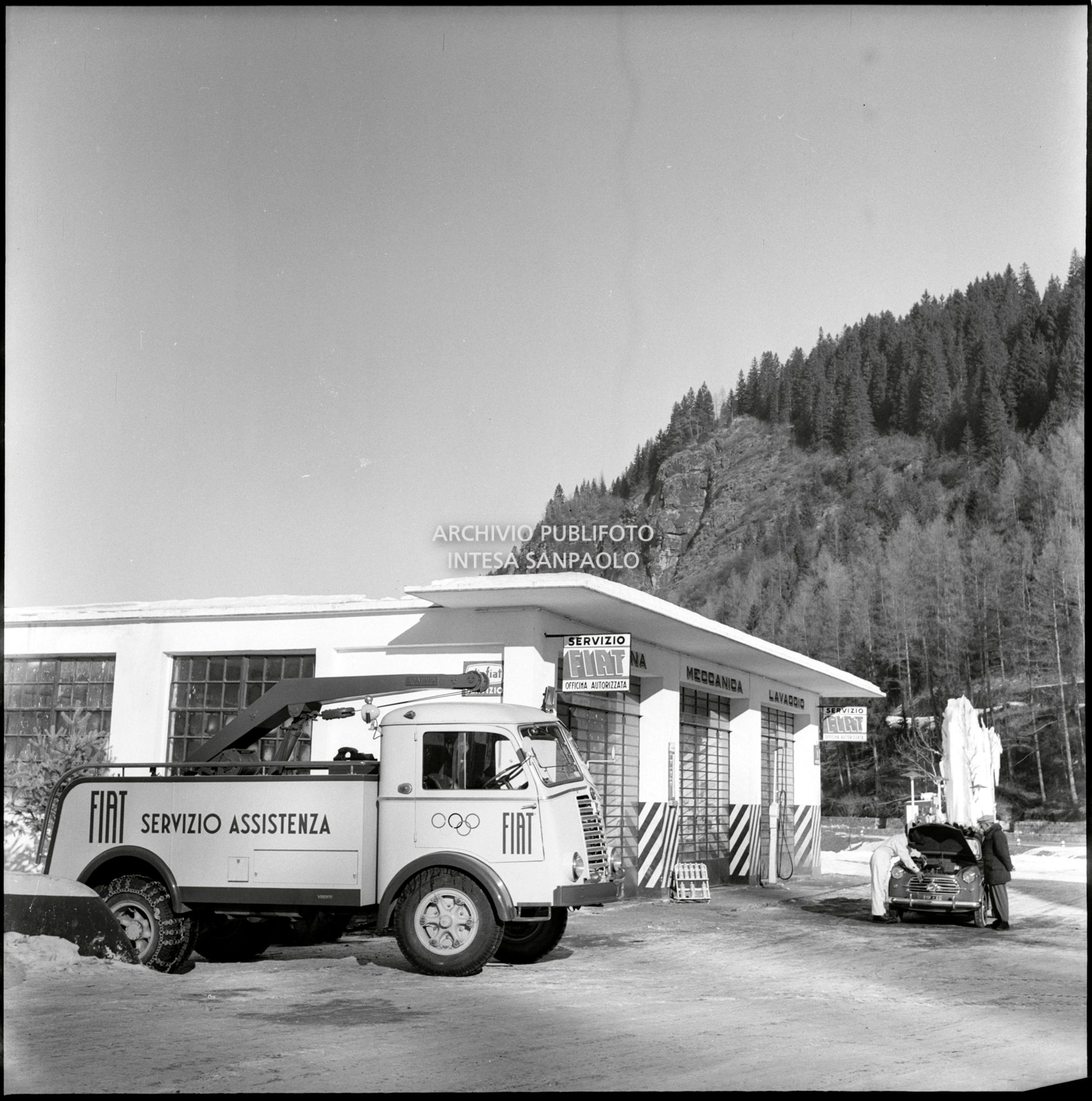 Officina autorizzata Fiat in servizio sperimentale nei giorni dei VII Giochi olimpici invernali di Cortina d'Ampezzo