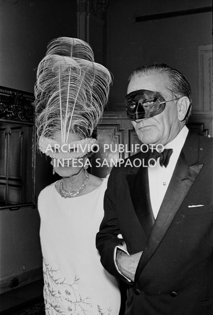 Rose Kennedy in maschera al "Black and White Ball" organizzato da Truman Capote