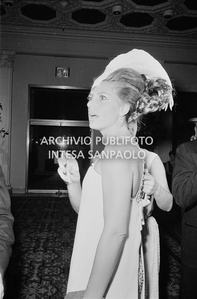 Luciana Pignatelli al "Black and White Ball" organizzato da Truman Capote