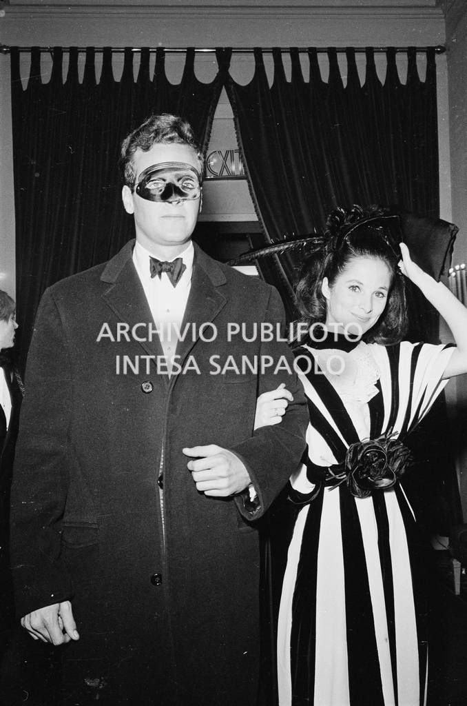 Due ospiti al "Black and White Ball" organizzato da Truman Capot