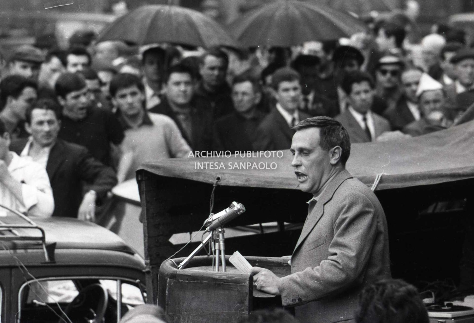 Sciopero CGIL: comizio, in piazza del Cannone a Milano, dove si è conclusa la manifestazione