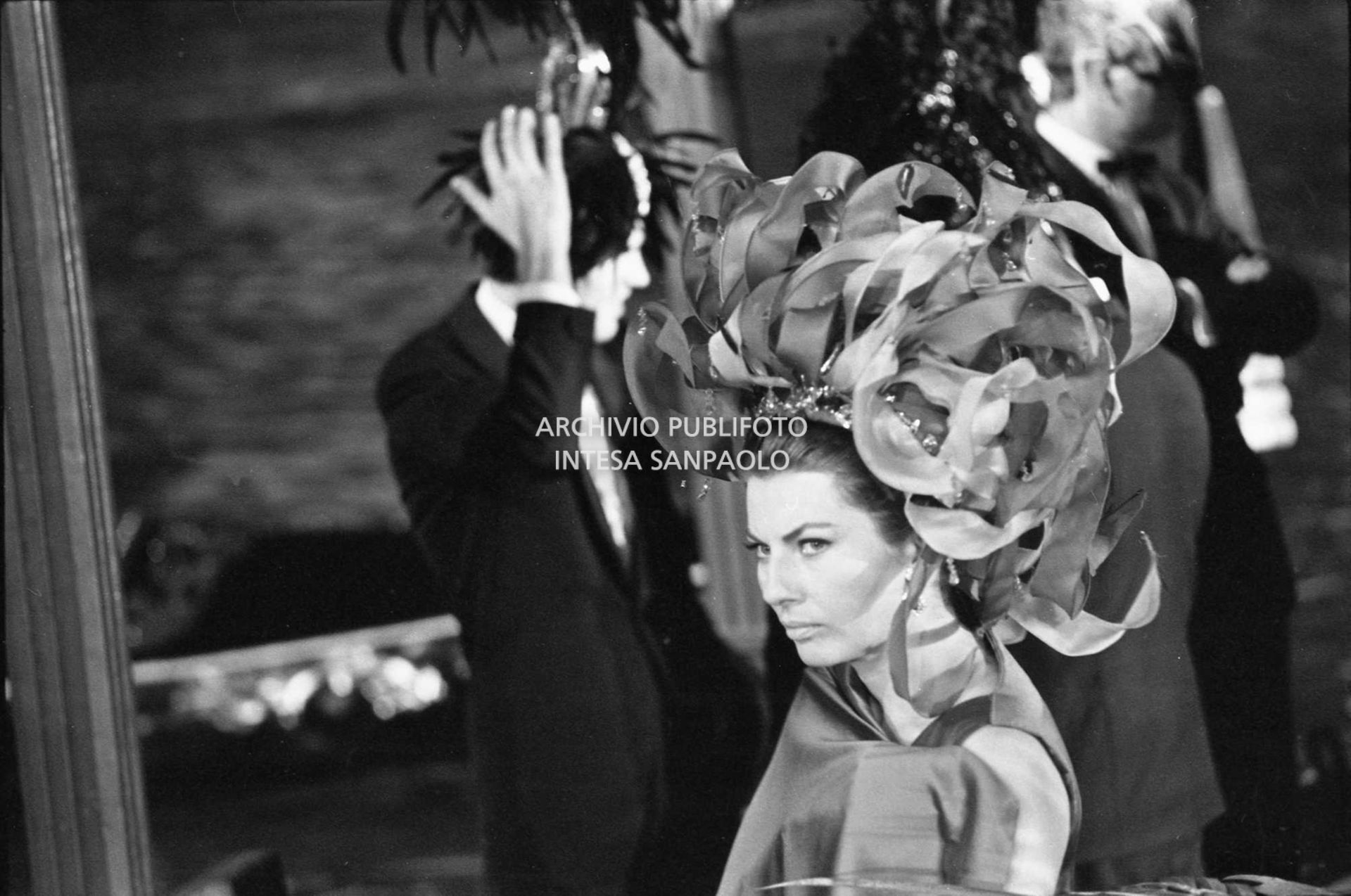 Da Atene la principessa Soraya si è spostata a Venezia per girare alcune scene del film "I tre volti" [...]