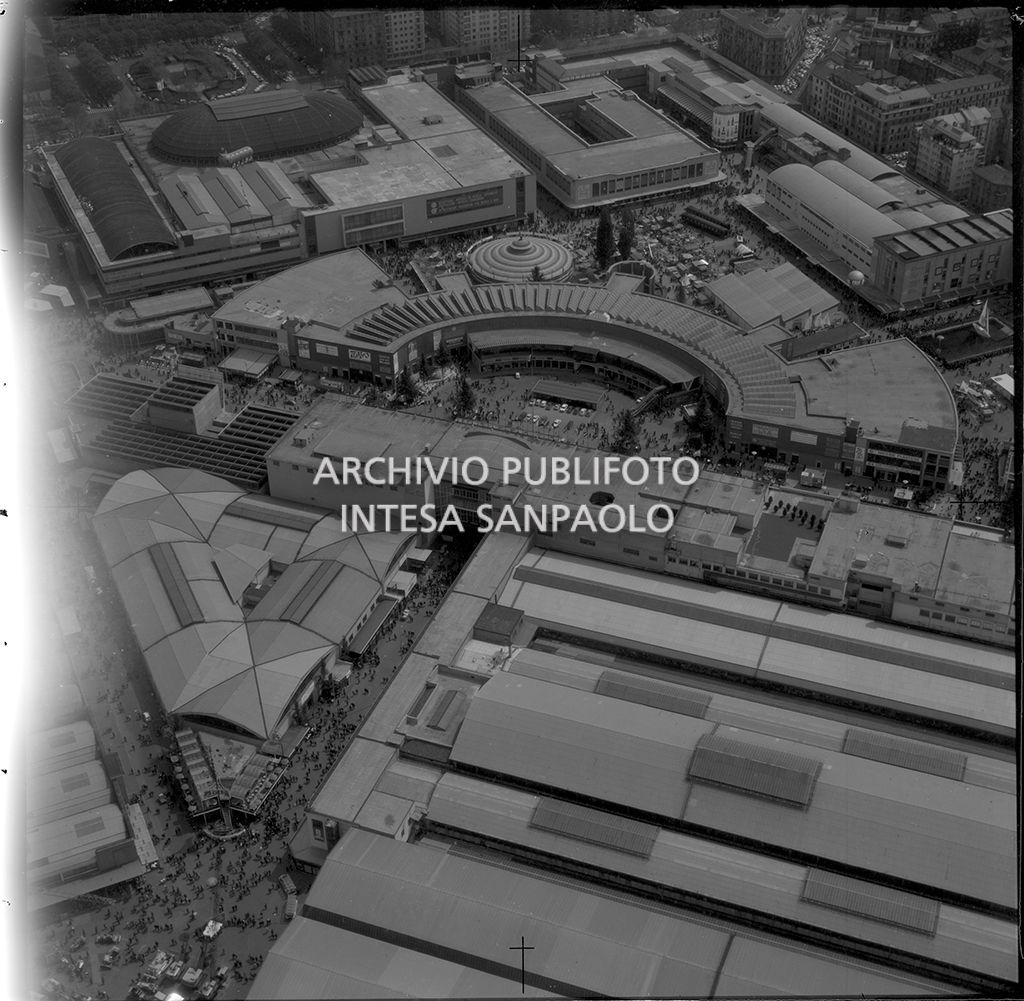 Ripresa aerea del quartiere della Fiera Campionaria di Milano