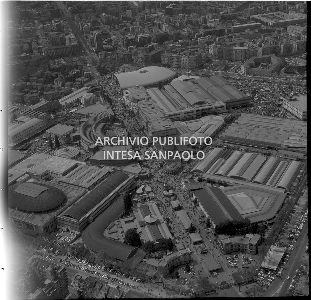 Ripresa aerea del quartiere della Fiera Campionaria di Milano