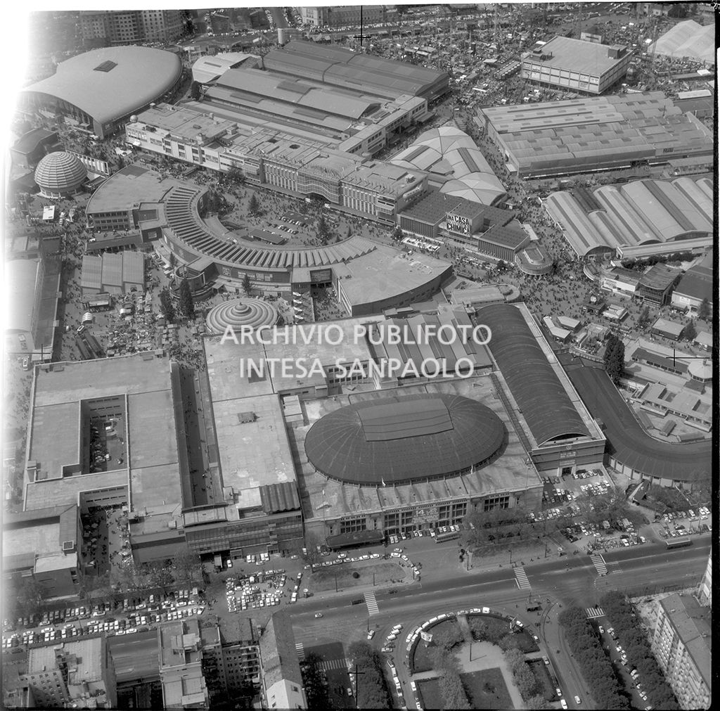 Ripresa aerea del quartiere della Fiera Campionaria di Milano