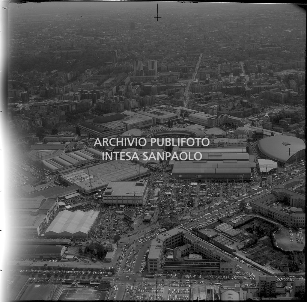 Ripresa aerea del quartiere della Fiera Campionaria di Milano