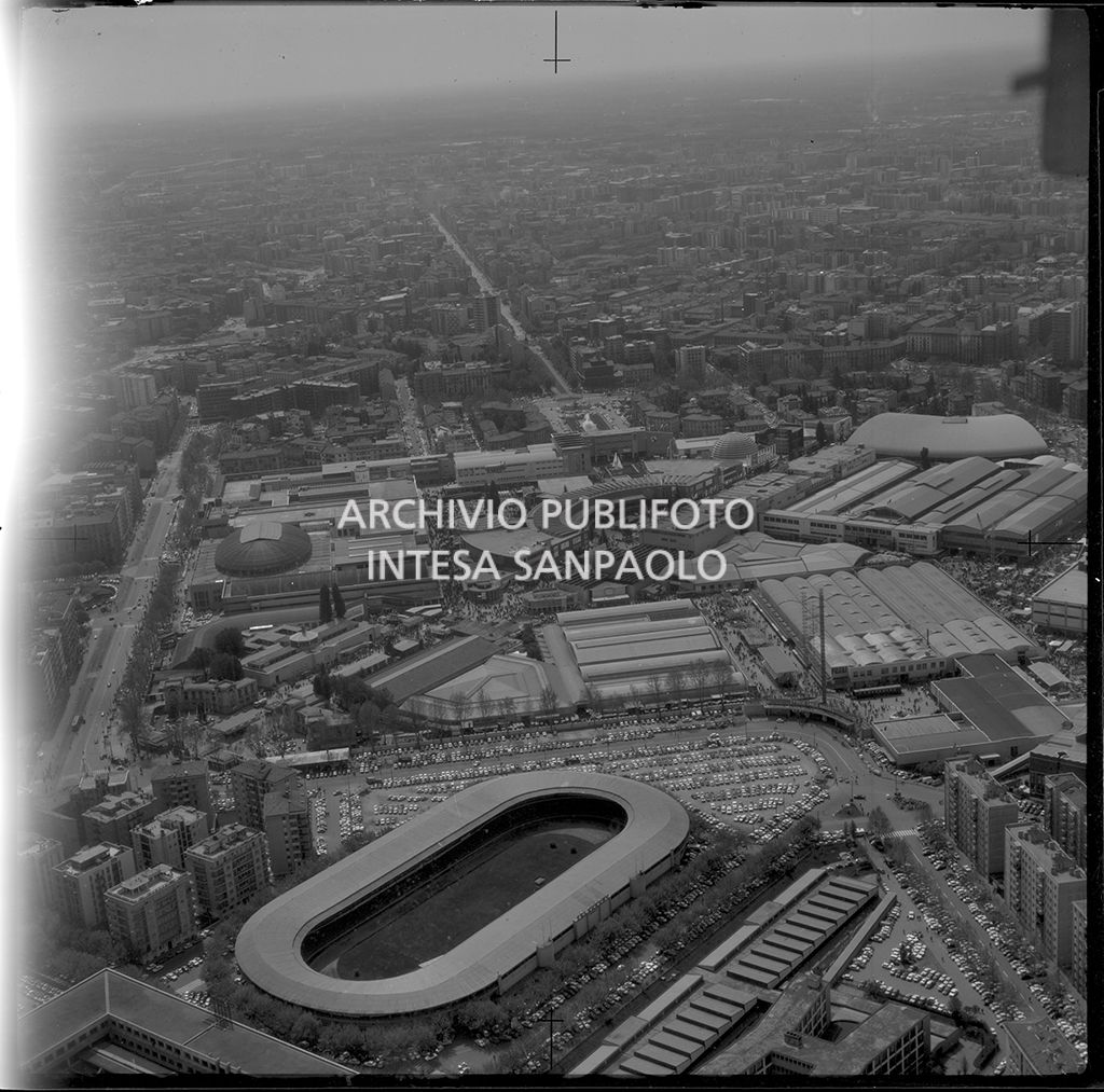 Ripresa aerea del quartiere della Fiera Campionaria di Milano