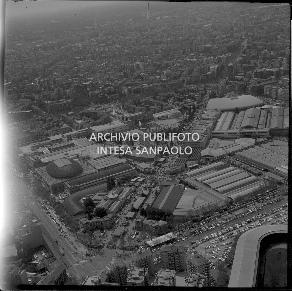 Ripresa aerea del quartiere della Fiera Campionaria di Milano