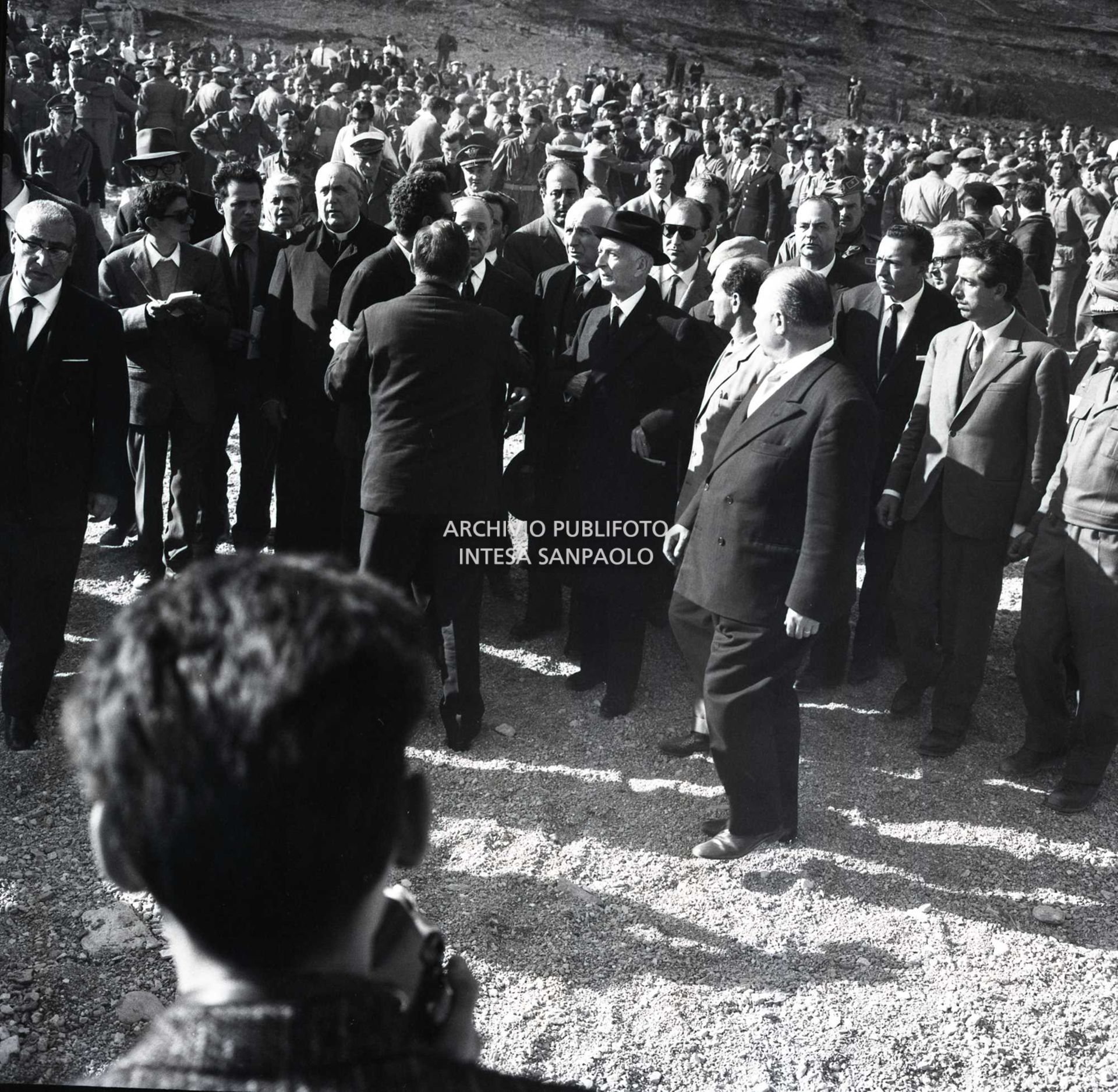 Disastro del Vajont: il presidente delle Repubblica Antonio Segni in visita nelle zone colpite dalla sciagura