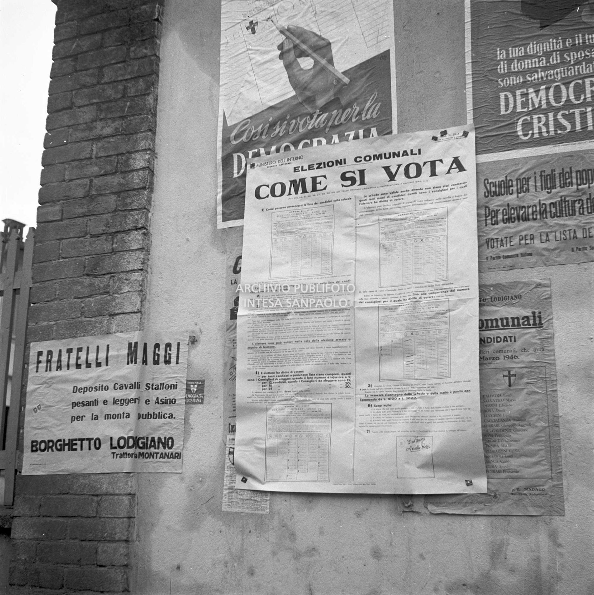 Manifesto del ministero dell'Interno affisso sul muro di un edificio a Borghetto Lodigiano con le modalità di voto da rispettare per le imminenti elezioni comunali