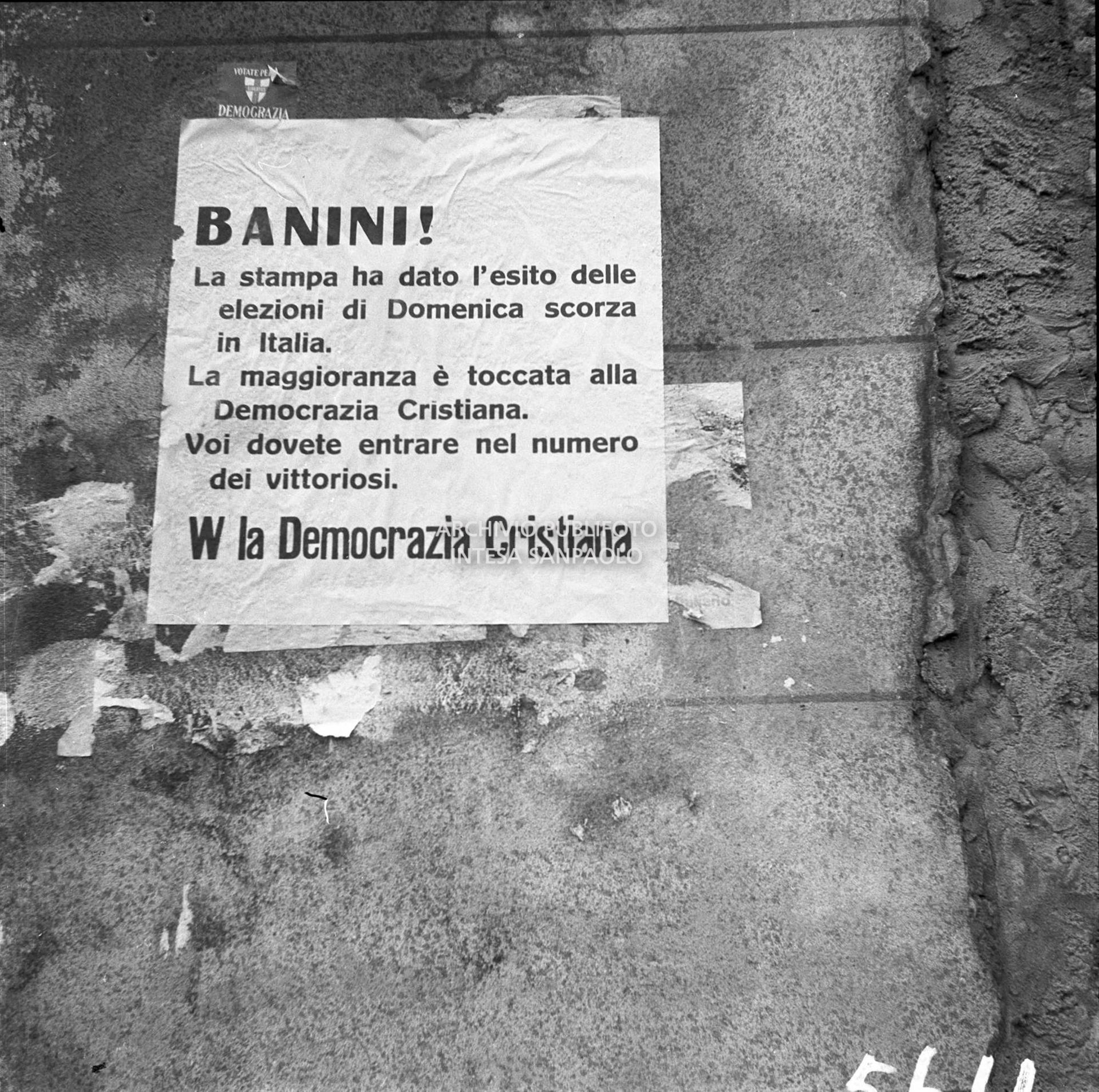 Manifesto di propaganda politica della Democrazia Cristiana, in un comune del Lodigiano, per le imminenti elezioni comunali