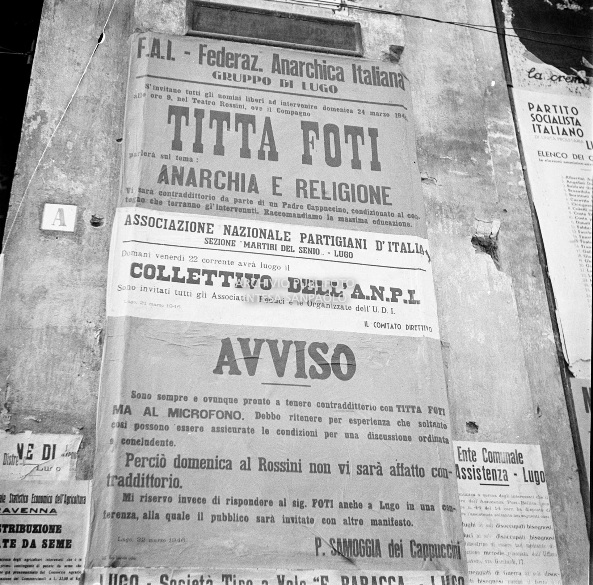 Manifesti della Federazione anarchica italiana e dell'Anpi che convocano incontri pubblici in vista delle imminenti elezioni amministrative