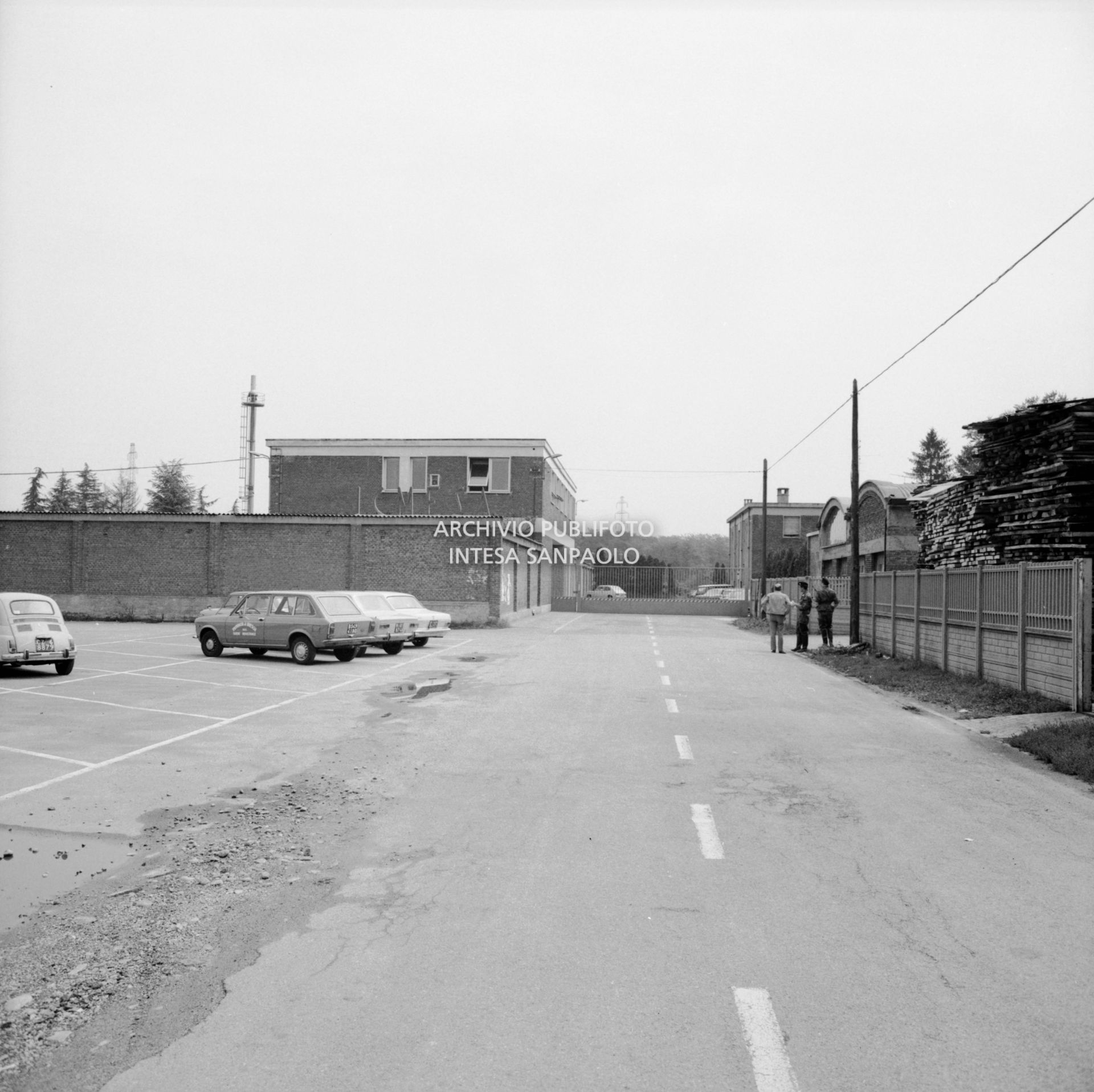 Strada di accesso allo stabilimento dell'ICMESA a Meda
