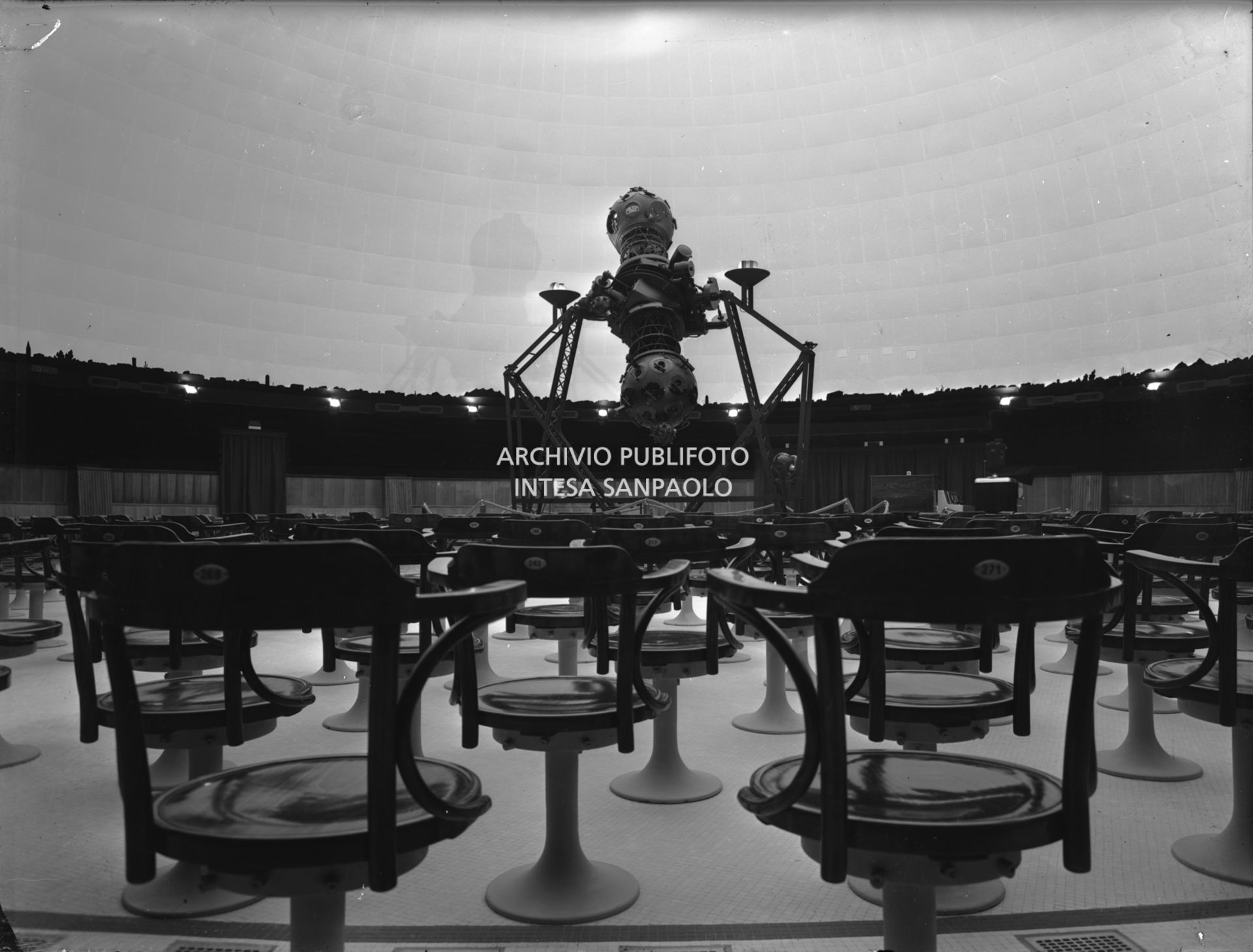 La sala della cupola del Civico Planetario Hoepli di Milano completamente rinnovato e pronto per l'inaugurazione.