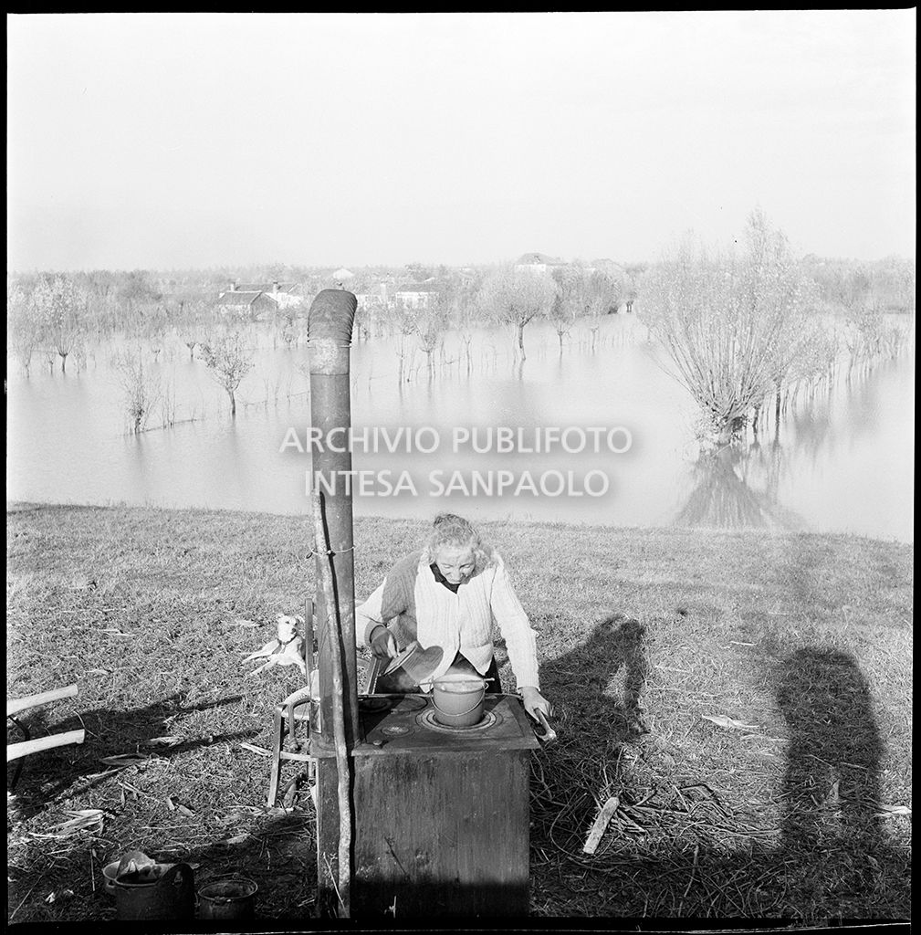 Alluvioni: rive del Po, accampamenti