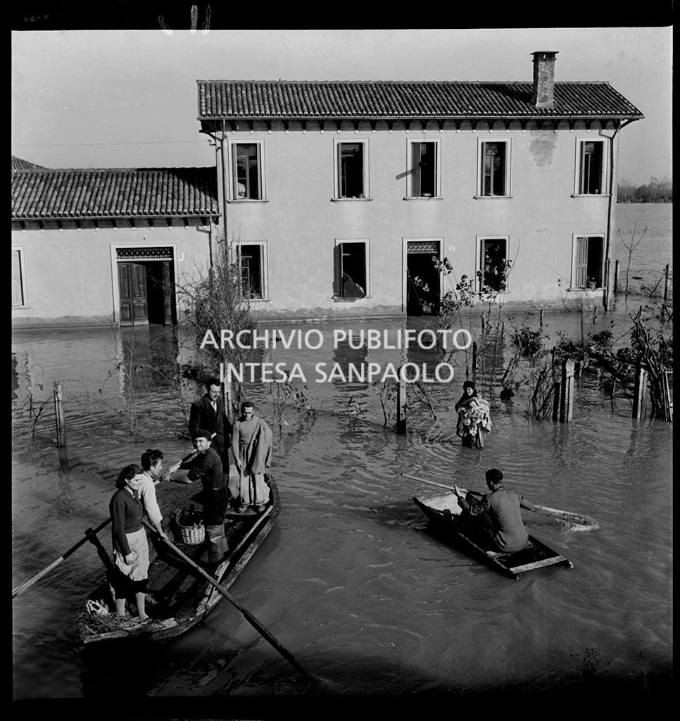 Alluvioni: rive del Po, accampamenti