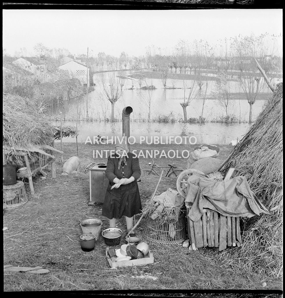 Alluvioni: rive del Po, accampamenti