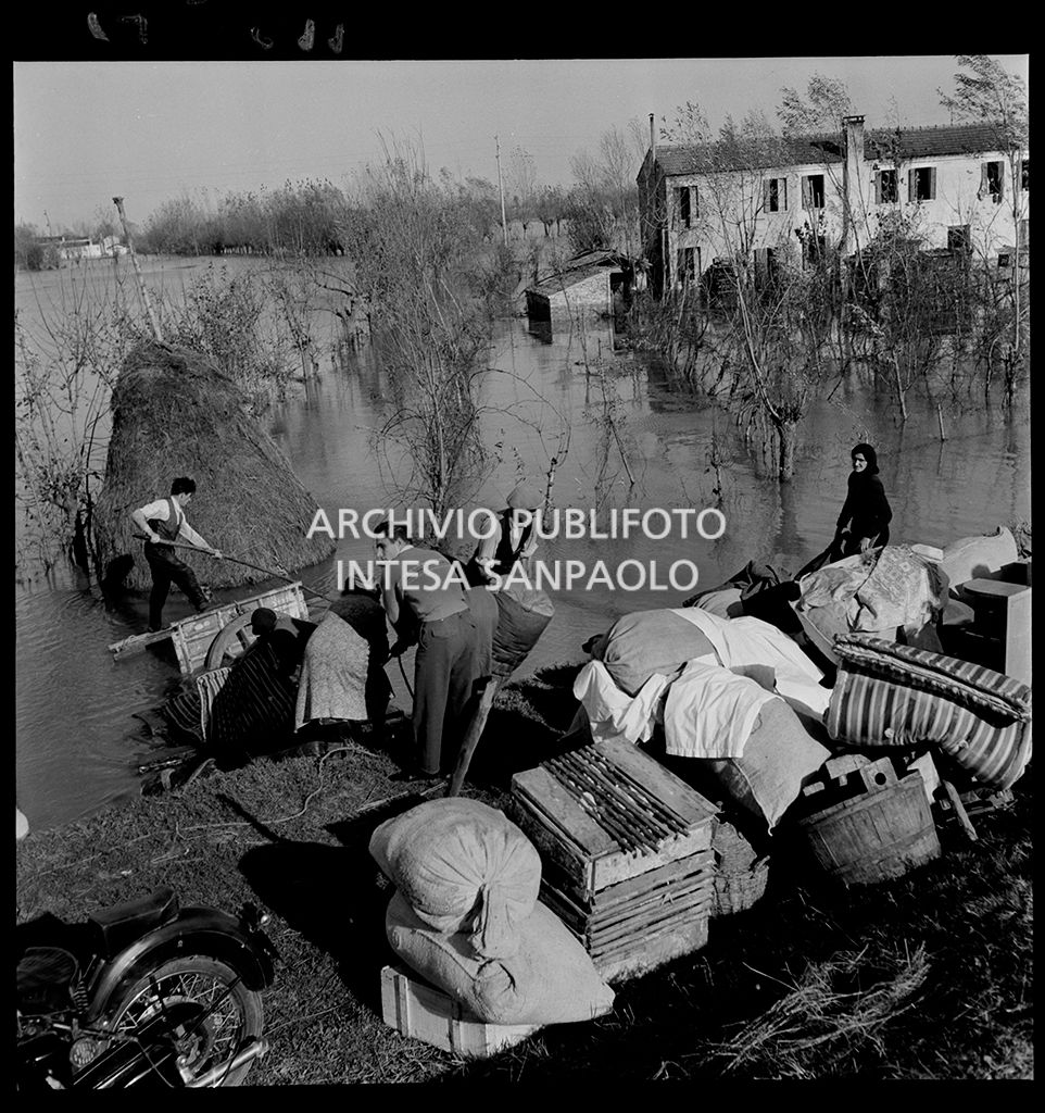 Alluvioni: rive del Po, accampamenti