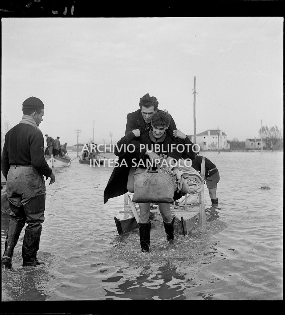 Alluvioni: rive del Po, accampamenti