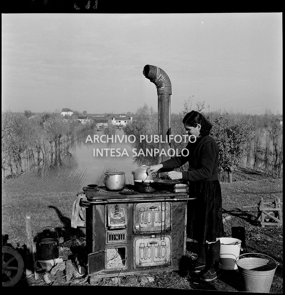 Alluvioni: rive del Po, accampamenti