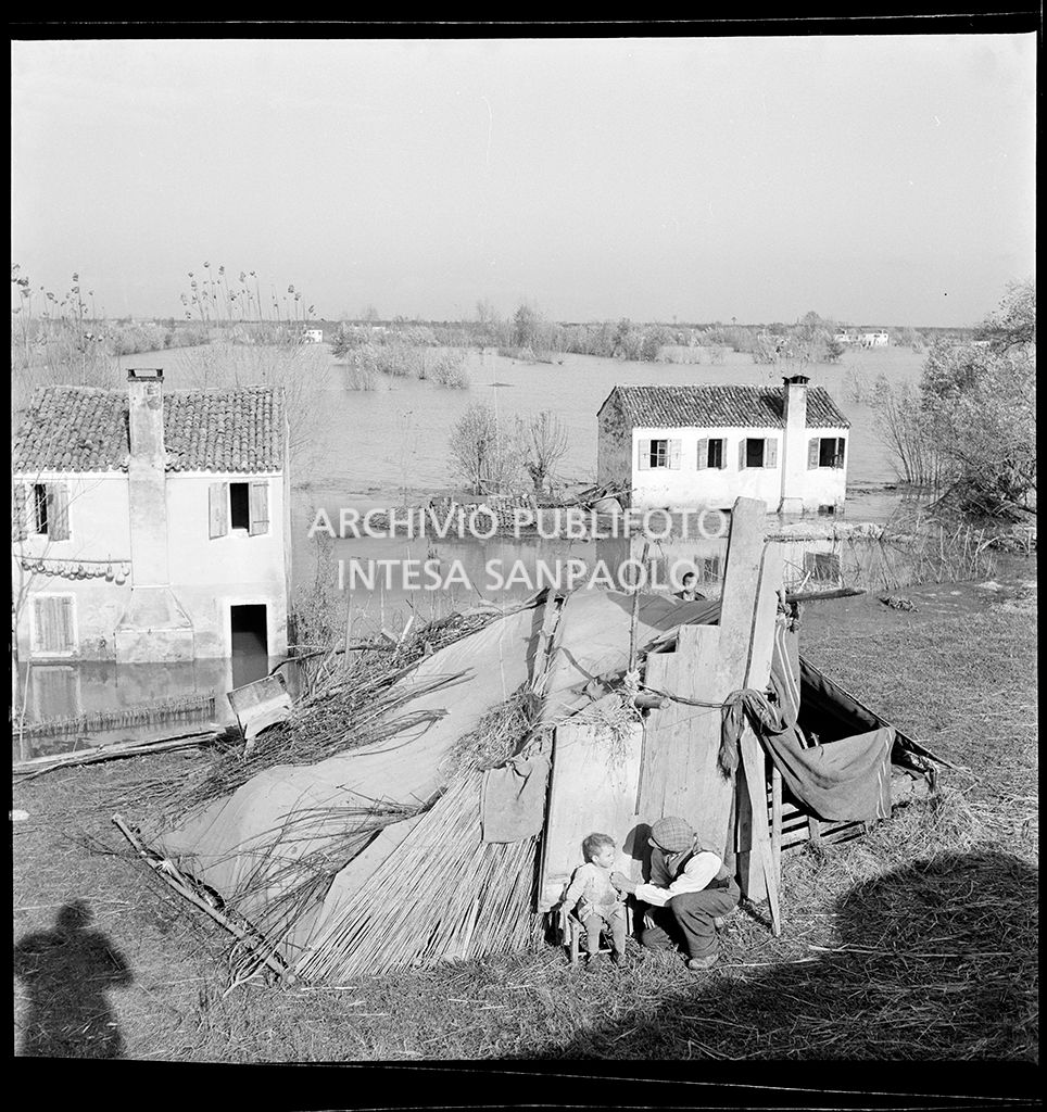 Alluvioni: rive del Po, accampamenti