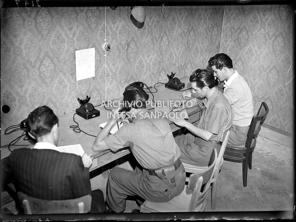 Addetti al centralino del 777, primo numero telefonico per le emergenze, che allerta il pronto intervento