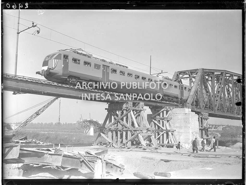 Inaugurazione del ponte ferroviario sul fiume Po a Piacenza alla presenza del ministro dei Trasporti del Regno d'Italia Ugo La Malfa