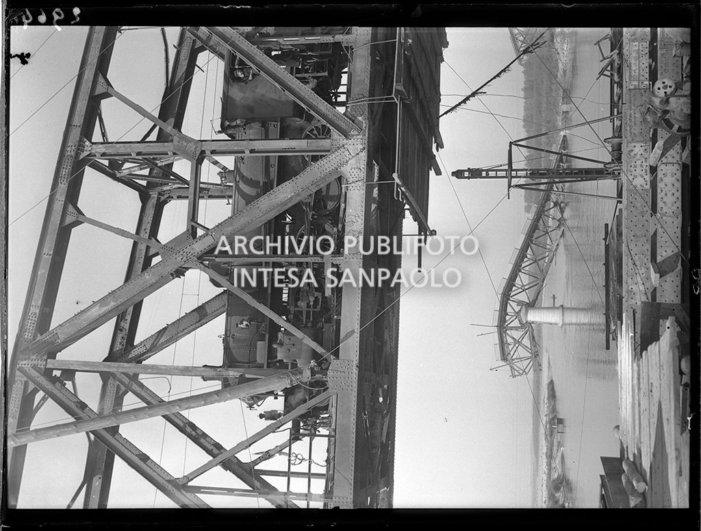 Inaugurazione del ponte ferroviario sul fiume Po a Piacenza alla presenza del ministro dei Trasporti del Regno d'Italia Ugo La Malfa