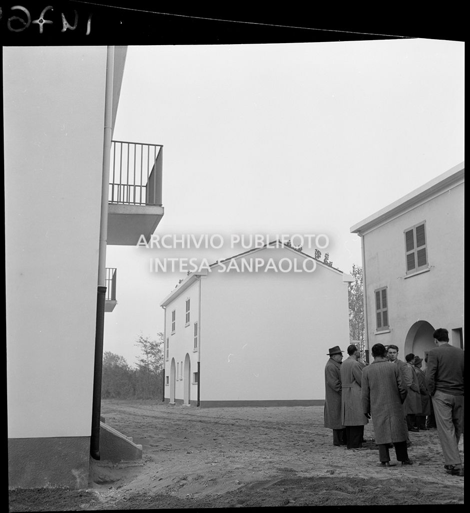 Rimozione della sabbia portata dall'alluvione<br>147622