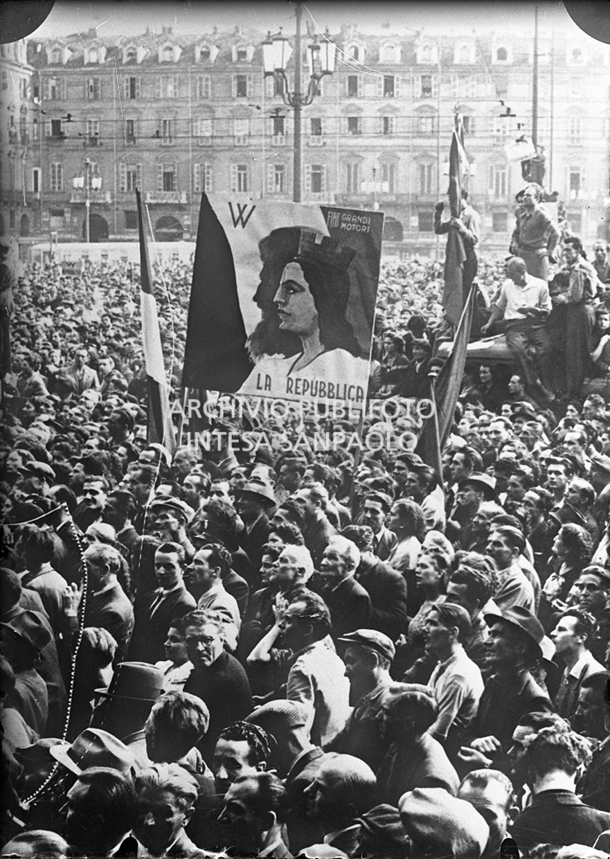 Repubblica. Manifestazione d'entusiasmo a Torino