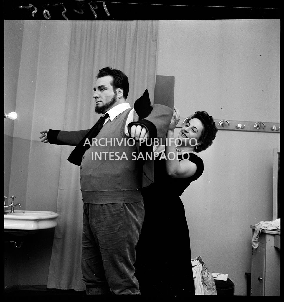 Inaugurazione della stagione lirica 1953-1954 del Teatro alla Scala con l'opera "La Wally", di Alfredo Catalani, diretta da Carlo Maria Giulini, con la regia di Tatiana Pavlova