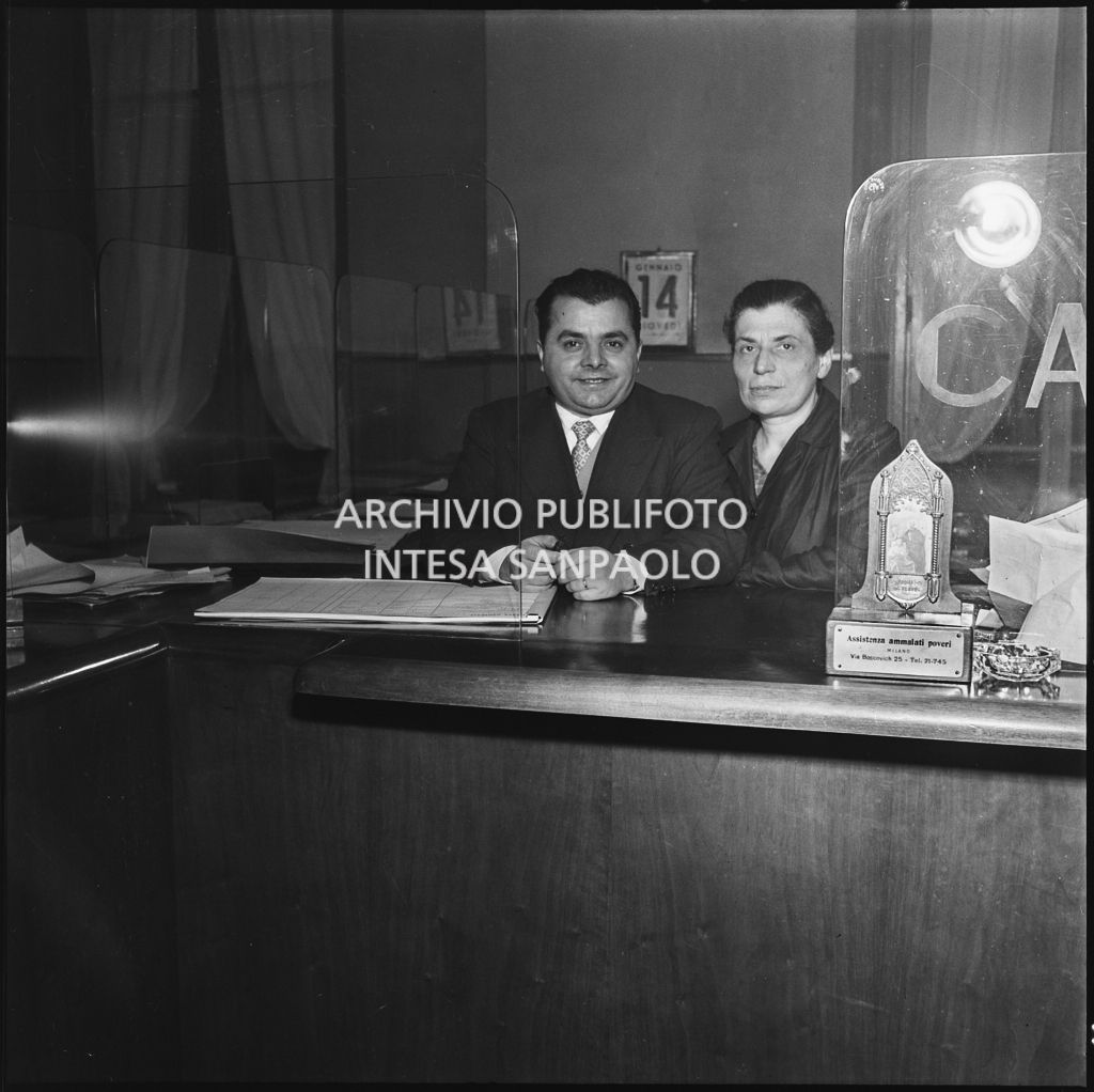 Dipendenti in posa presso la sede de La Fondiaria<br>196041