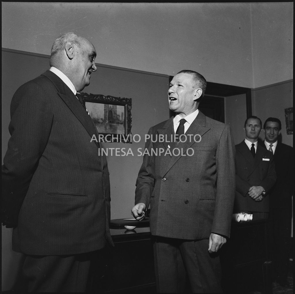 Il prefetto Cappa in visita presso la sede de La Fondiaria<br>196051