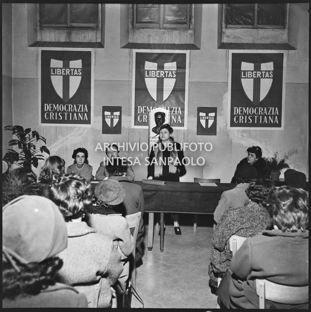 Una donna parla al convegno del Movimento sociale femminile della Democrazia Cristiana<br>196227