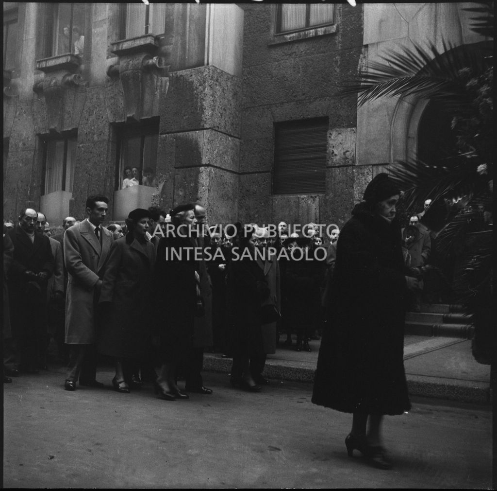 Parenti al funerale di Adelaide Grassi Montanari, vedova Anfossi<br>196255