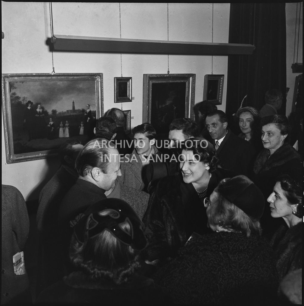 Folla durante l'inaugurazione del Centro culturale San Fedele<br>196269