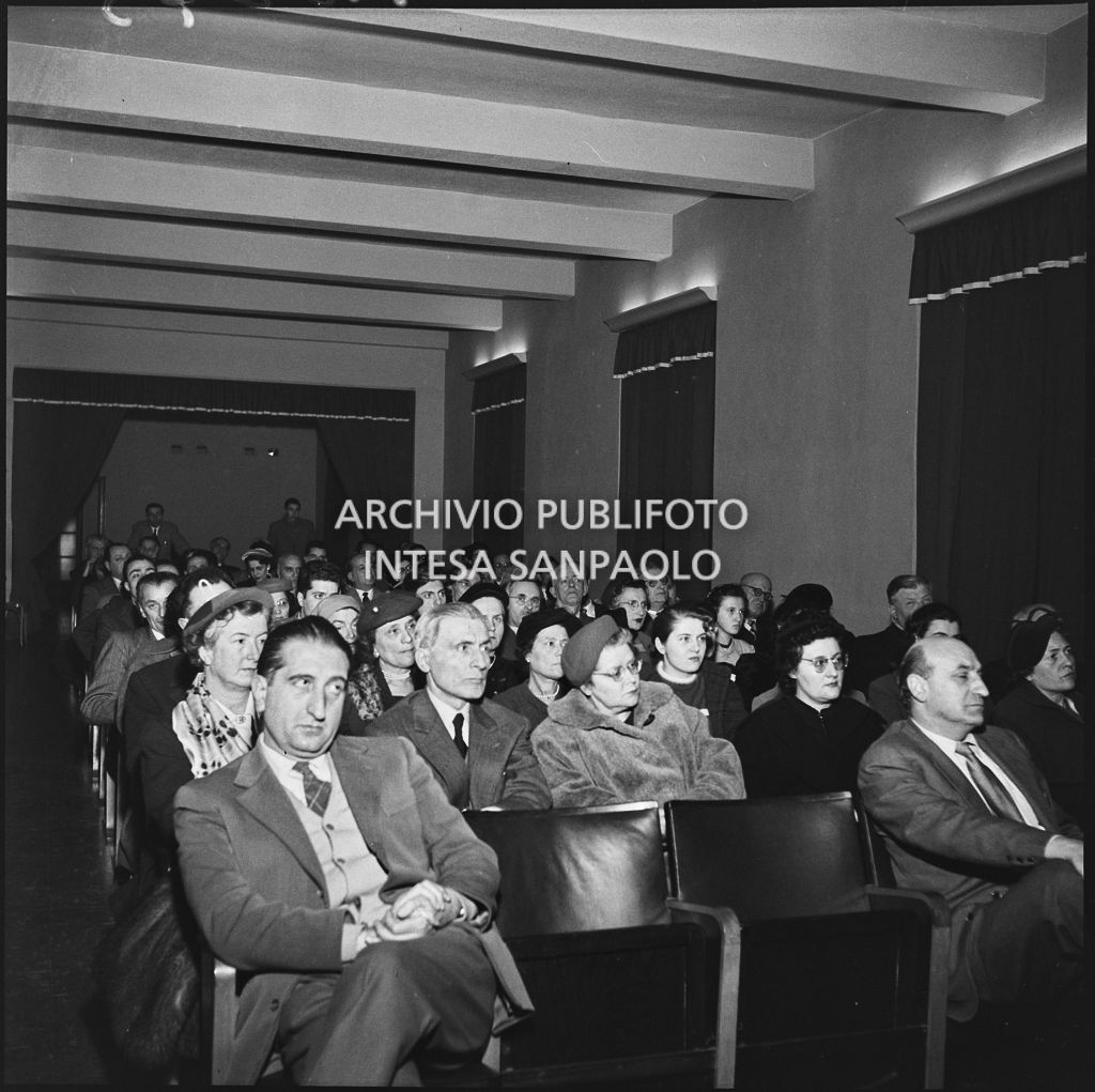 Pubblico al convegno organizzato presso il Centro culturale Pirelli<br>196275