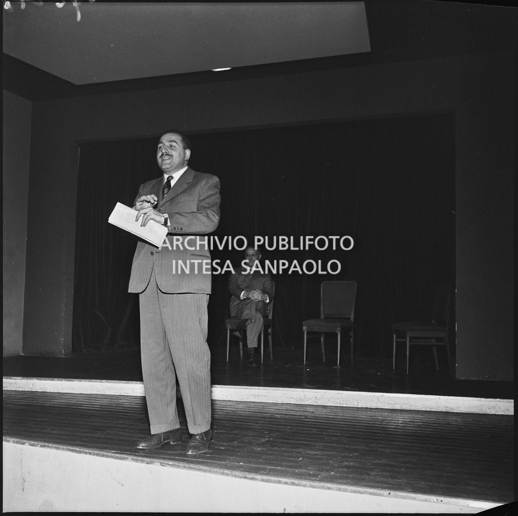 Intervento di Paolo Grassi al convegno organizzato presso il Centro culturale Pirelli<br>196277
