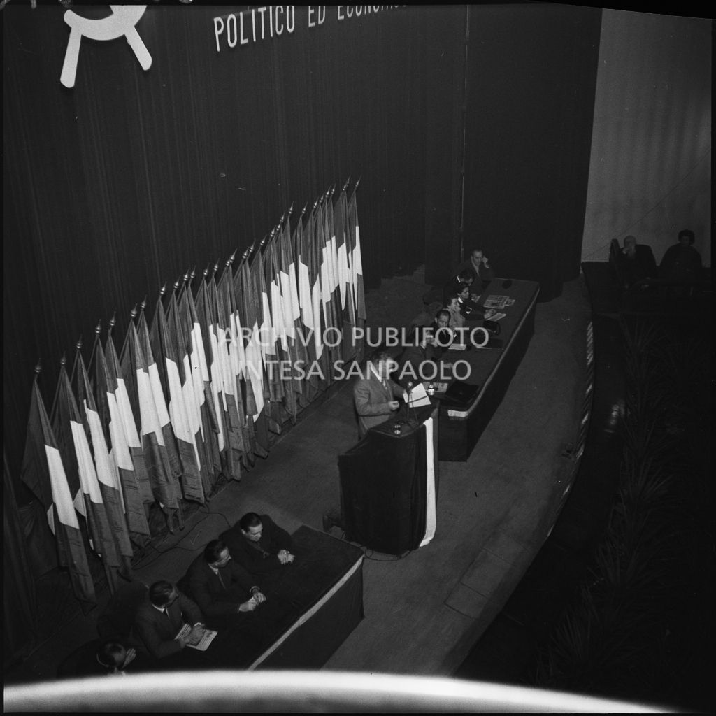 Discorso del senatore Arturo Raffaello Colombi in occasione del congresso della Voce Comunista svoltosi al Teatro Lirico di Milano<br>196297