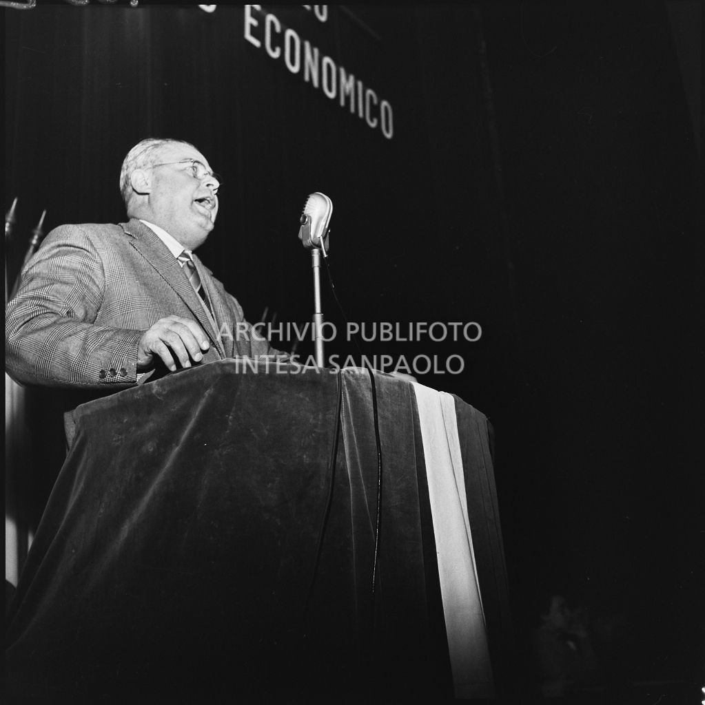 Discorso del senatore Arturo Raffaello Colombi in occasione del congresso della Voce Comunista svoltosi al Teatro Lirico di Milano<br>196302