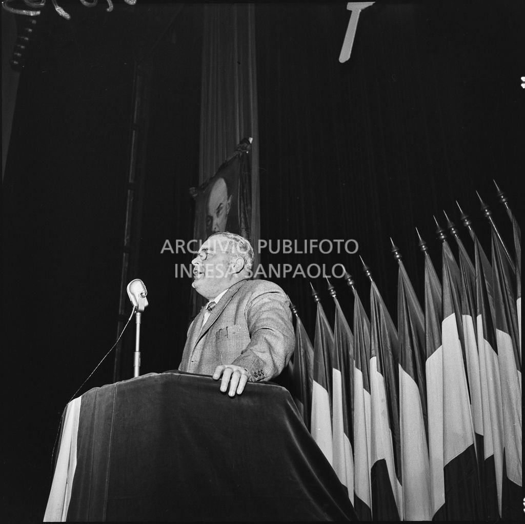 Discorso del senatore Arturo Raffaello Colombi in occasione del congresso della Voce Comunista svoltosi al Teatro Lirico di Milano<br>196303