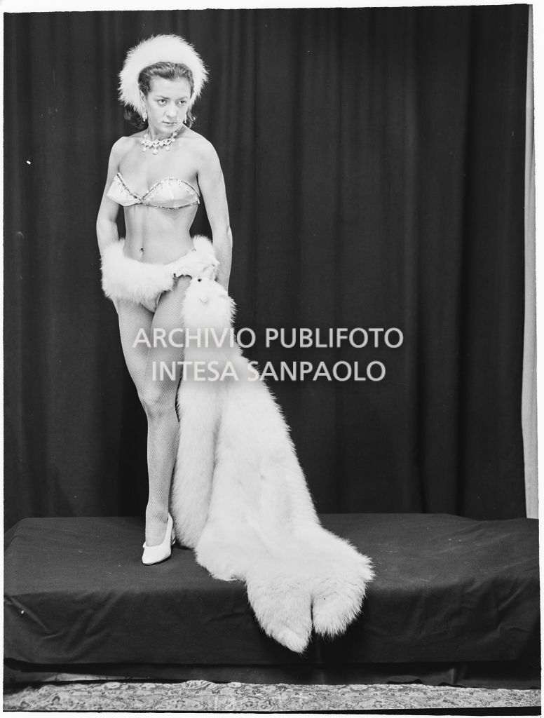La ballerina e attrice Enza Soldi in posa per la rivista Oggi<br>196344
