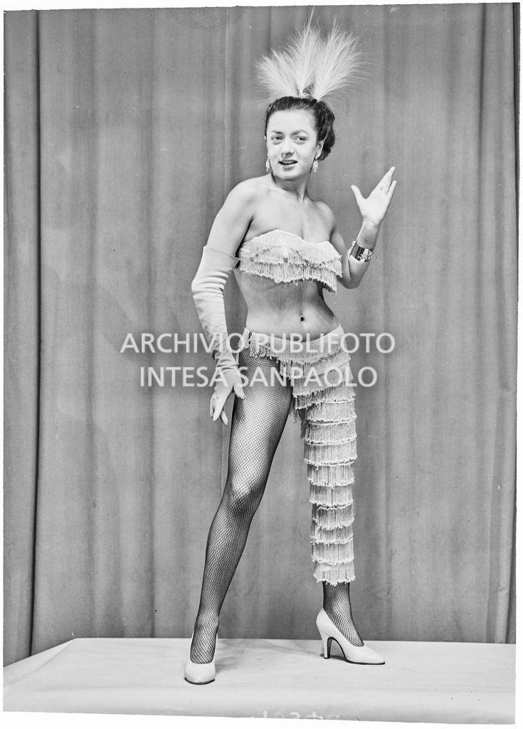 La ballerina e attrice Enza Soldi in posa per la rivista Oggi<br>196346