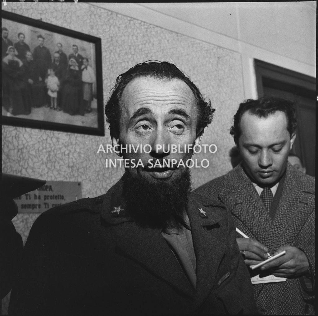 Primo piano di padre Brevi al rientro in patria dopo la prigionia in Unione Sovietica<br>196354