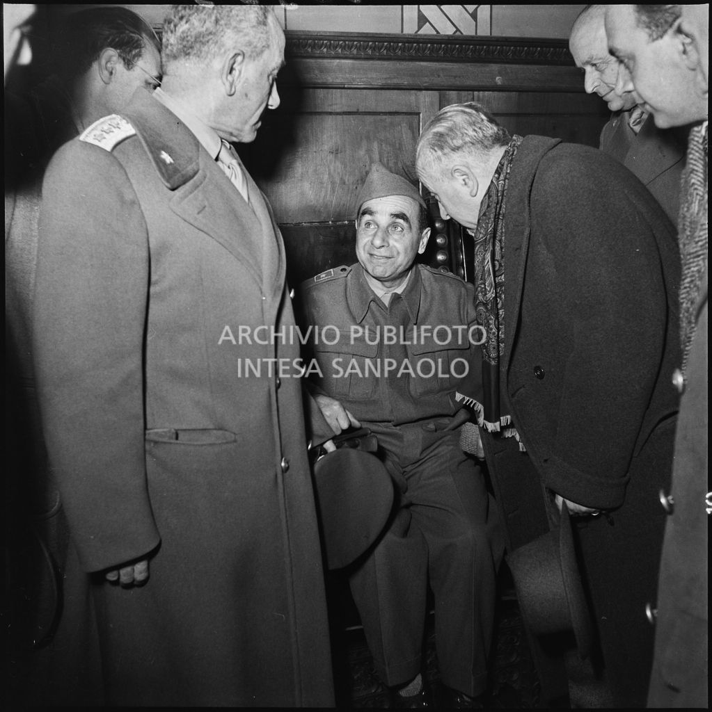 Ex prigioniero italiano accolto al rientro in patria dall'Unione Sovietica<br>196399