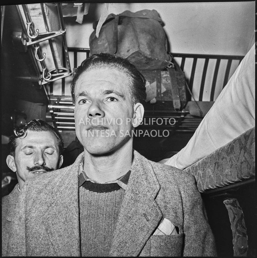 Ex prigionieri italiani a bordo di un treno di rientro in patria dall'Unione Sovietica<br>196421